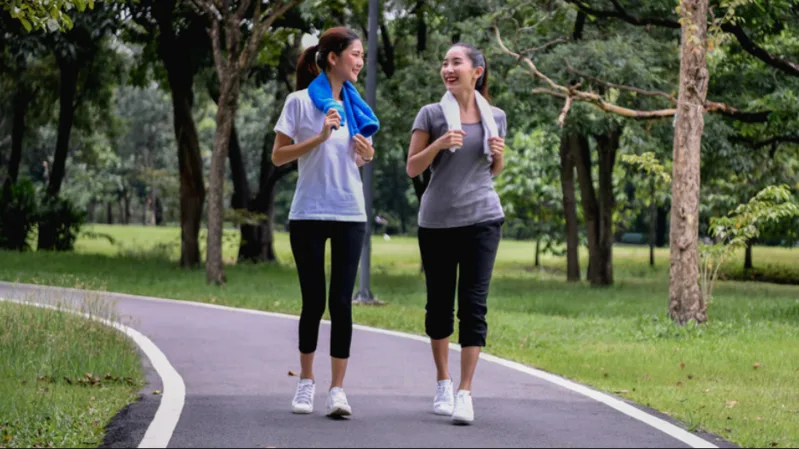 Ăn uống lành mạnh nên kết hợp với vận động đều đặn, ngủ đủ và kiểm tra sức khỏe để bảo vệ tim lâu dài.