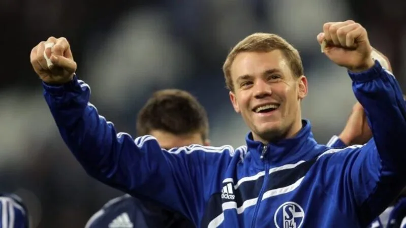 Schalke 04 là nơi Manuel Neuer khẳng định tài năng ban đầu, tạo bước đệm để anh vươn lên thành thủ môn hàng đầu Bundesliga.